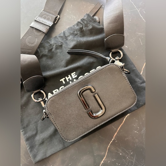 Marc Jacobs Black Belt Bag Sleek and Versatile